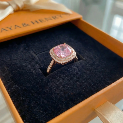 Ring med rosa safir i cushionslipning | Vitguld