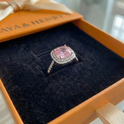 Ring med rosa safir i cushionslipning | Vitguld