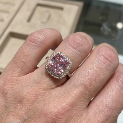 Ring med rosa safir i cushionslipning | Vitguld