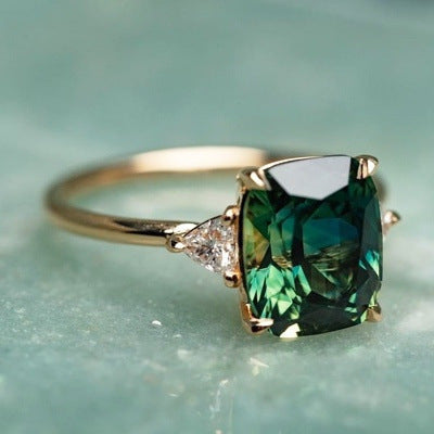 Vintage-inspirerad ring med grön ädelsten | Guld