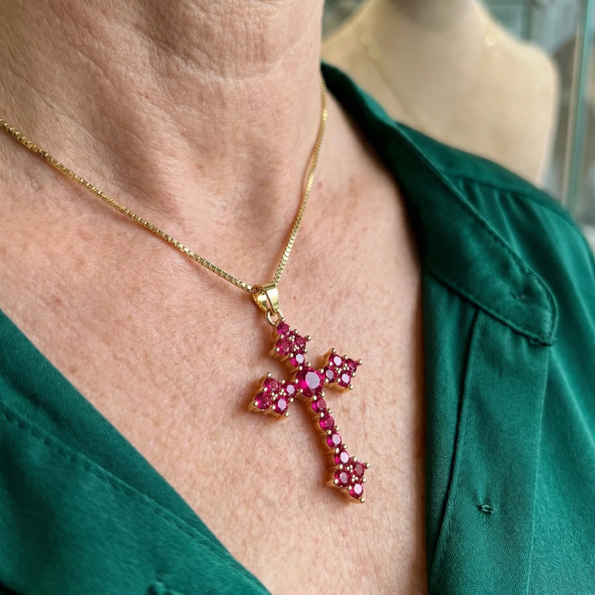 Halsband med rosa klusterkors | Guld