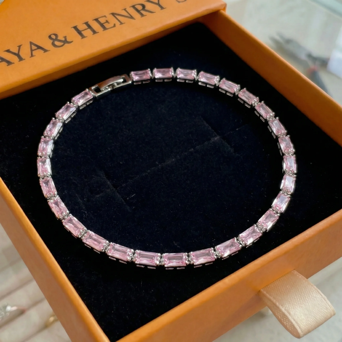 Tennisarmband med rosa safirprismor | Vitguld