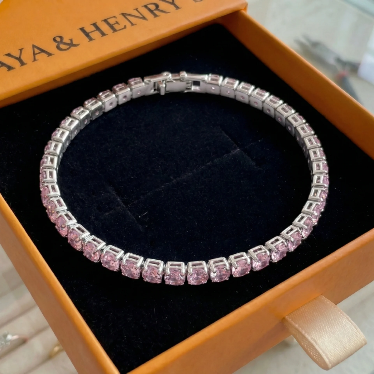 Tennisarmband med rosa safirer | Vitguld
