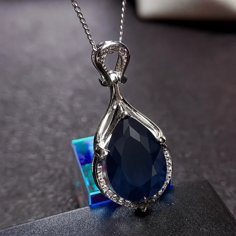 Alindra Feymorra-halsband | Vitguld
