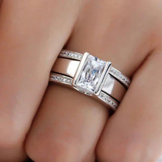 Antik ring med inlagt glas | Vitguld