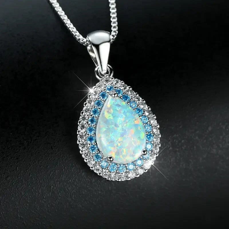 Elegant dropphalsband med blå opal och glitter | Vitguld
